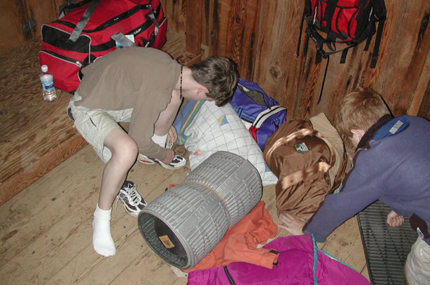 packing_up.jpg (82981 bytes)