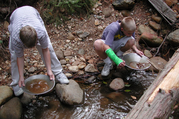ryan_Nick_panning.jpg (105485 bytes)