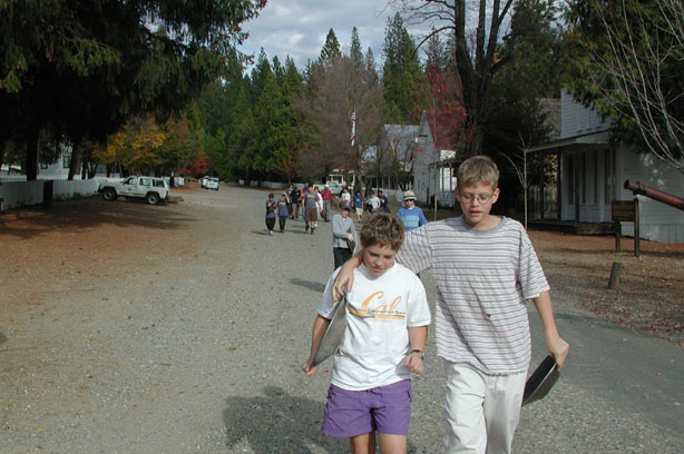 ryan_robert.jpg (82321 bytes)